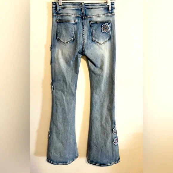 Oli & Hali High Waisted Floral Embroidered Boho Flare Jeans. Light Wash. Sz Med - Picture 7 of 8